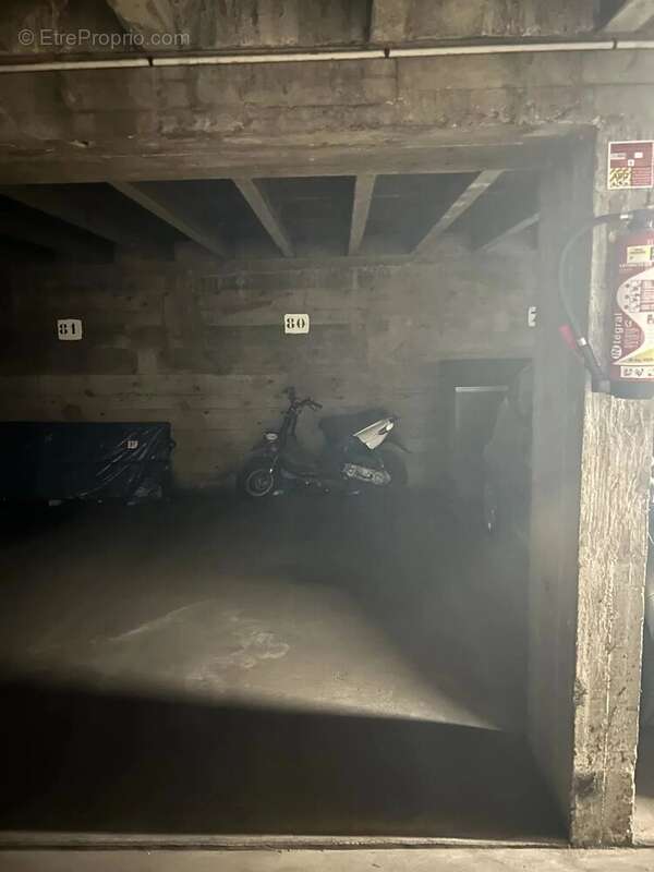 Parking à LEVALLOIS-PERRET