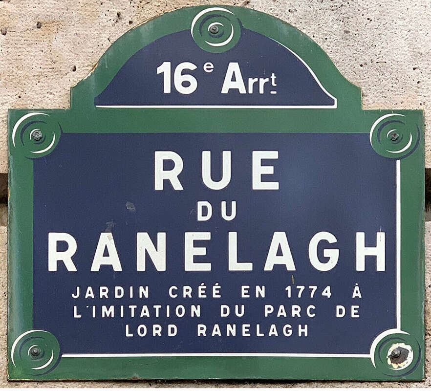 Appartement à PARIS-16E