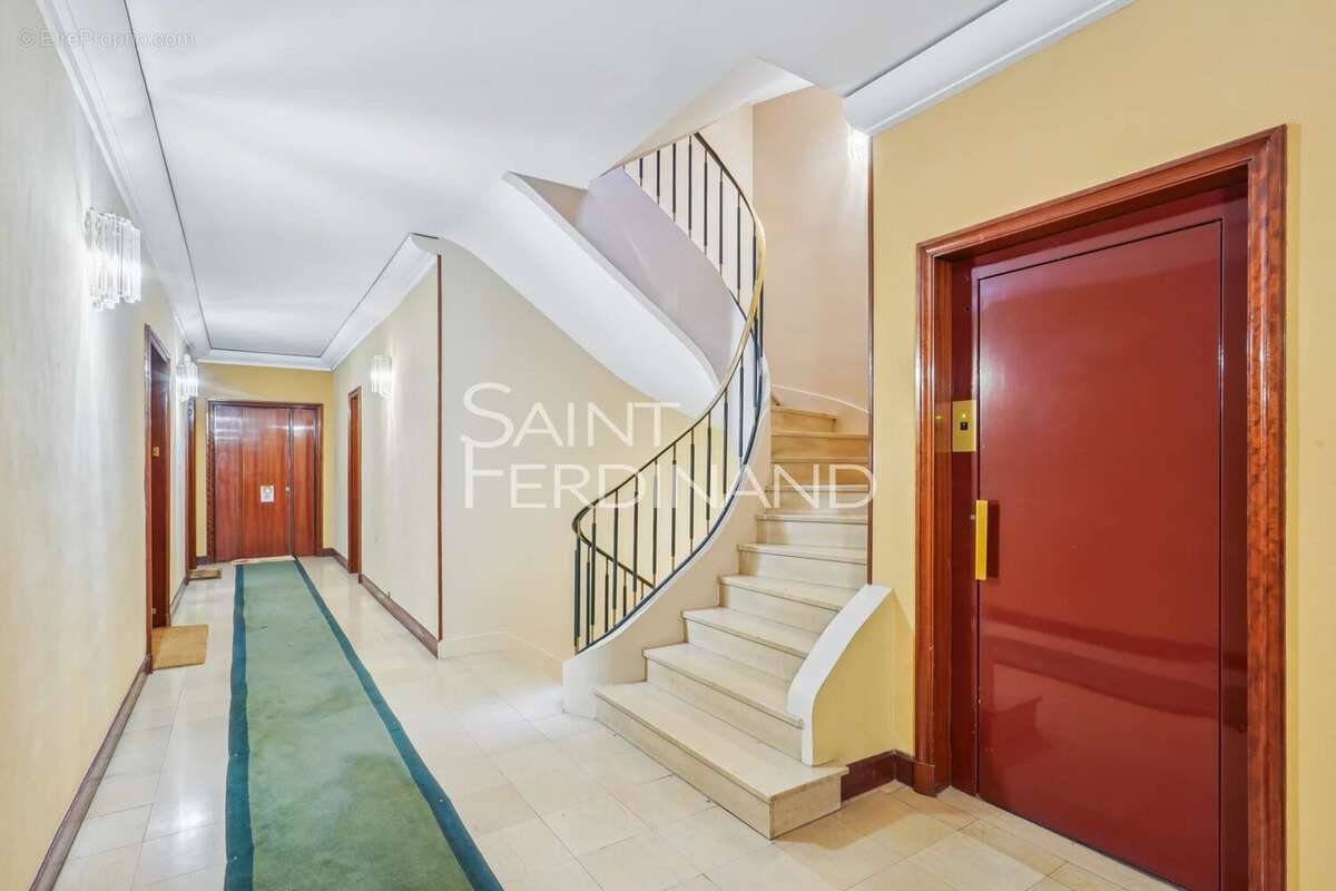 Appartement à NEUILLY-SUR-SEINE