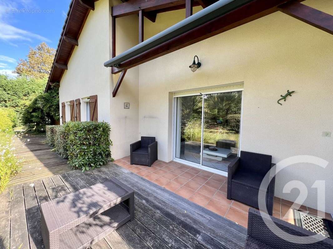 Maison à SAINTE-EULALIE-EN-BORN