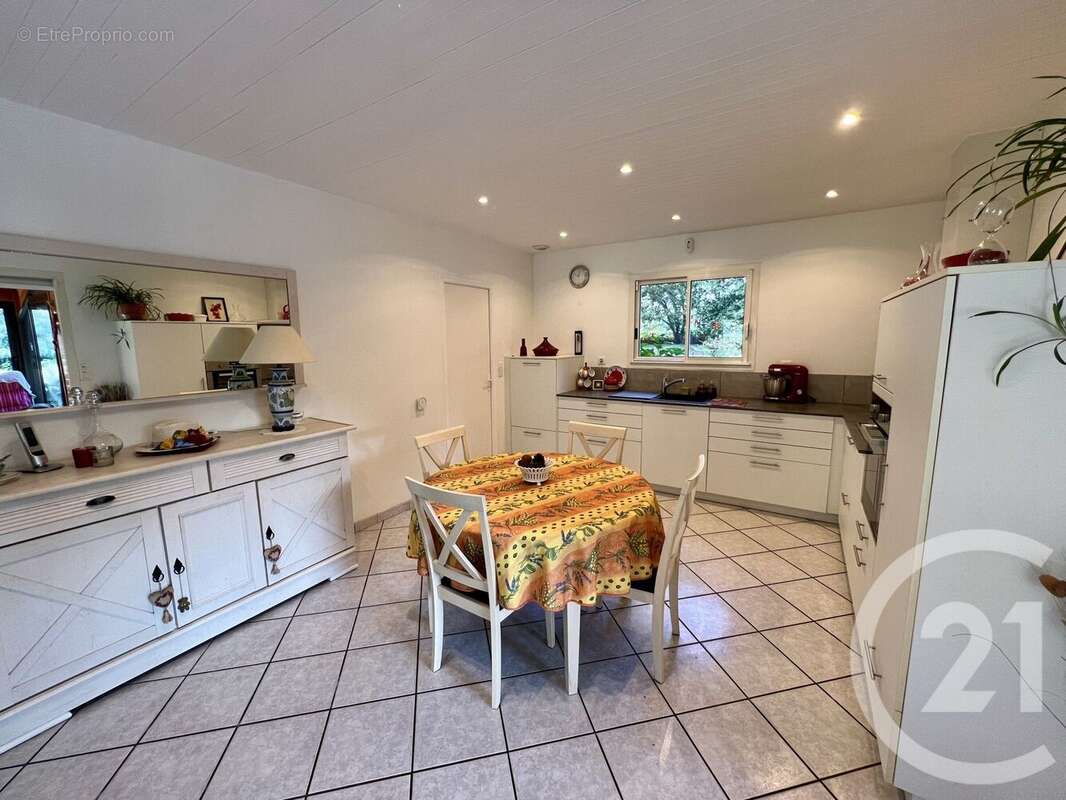 Maison à SAINTE-EULALIE-EN-BORN