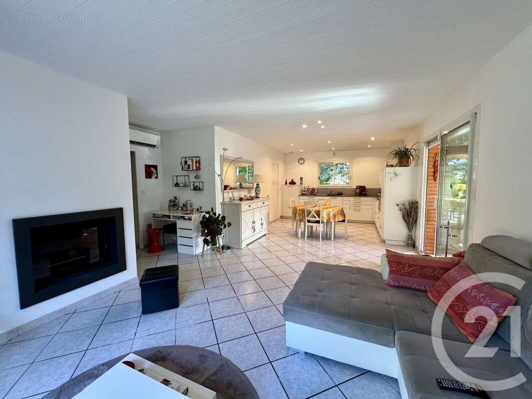 Maison à SAINTE-EULALIE-EN-BORN