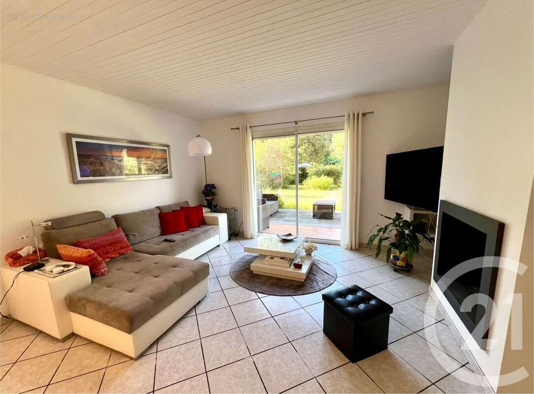 Maison à SAINTE-EULALIE-EN-BORN