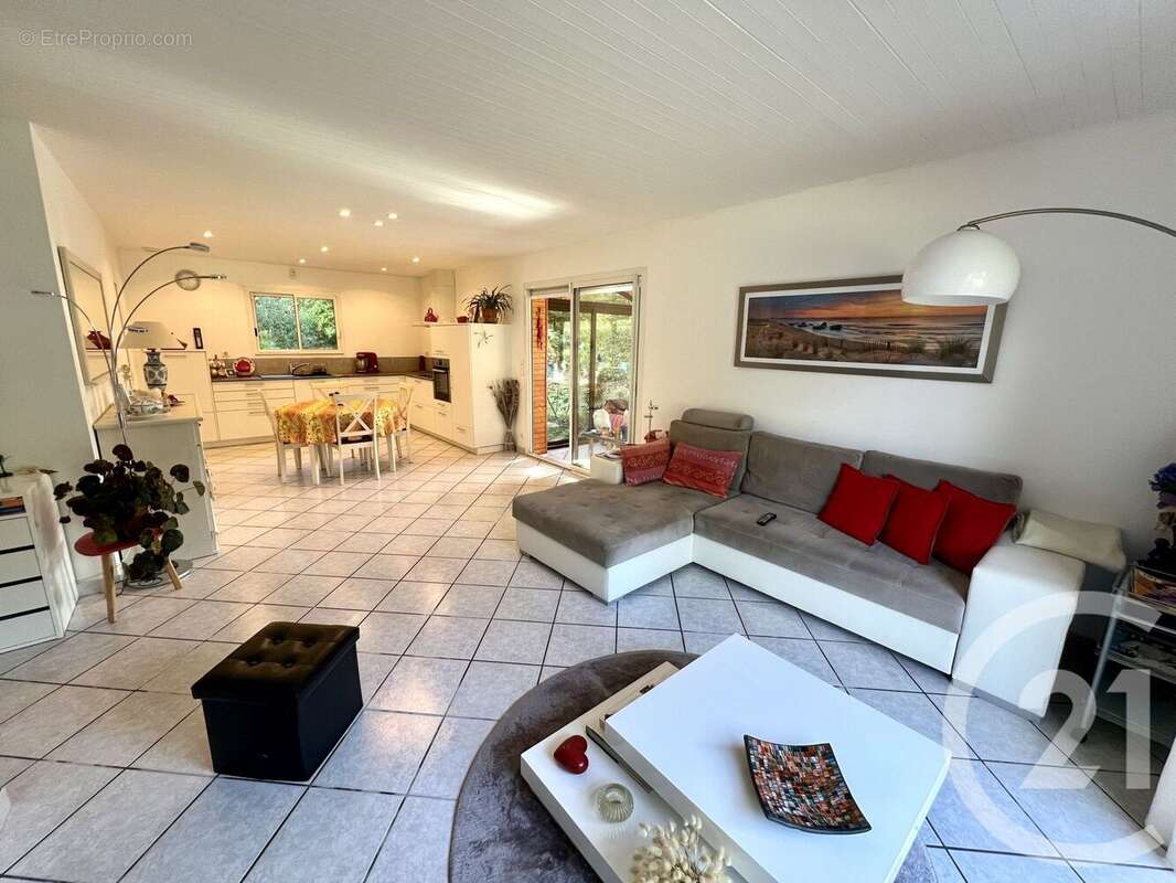 Maison à SAINTE-EULALIE-EN-BORN