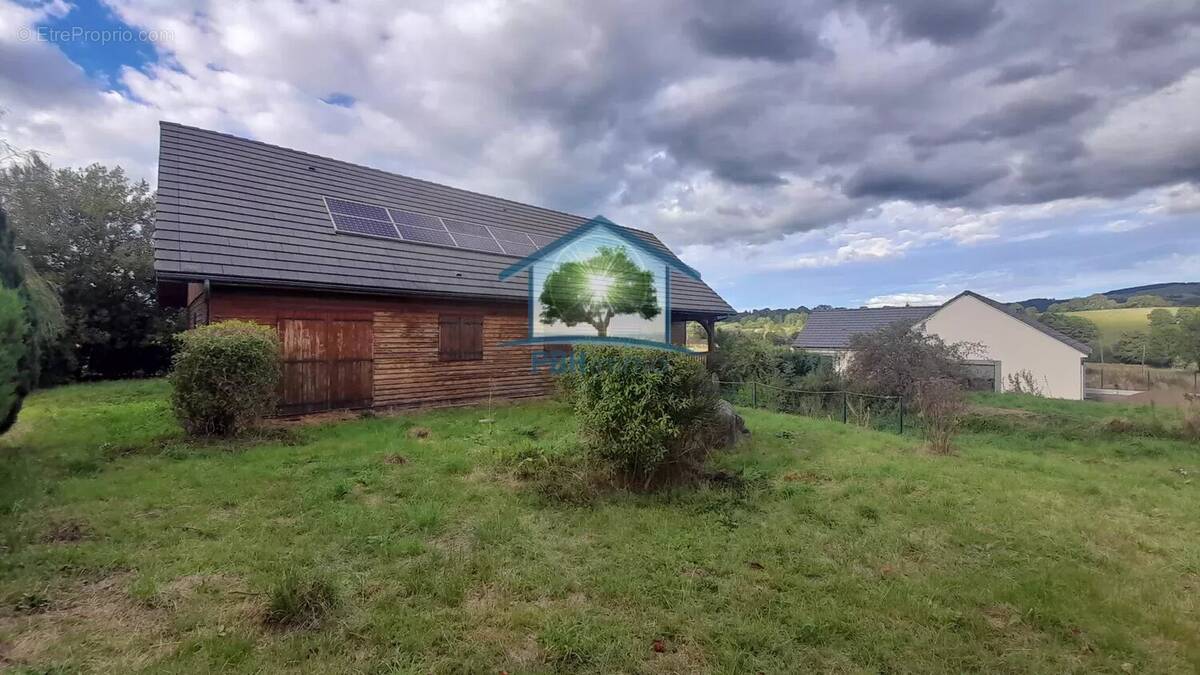 Maison à SAINT-SAUVES-D&#039;AUVERGNE