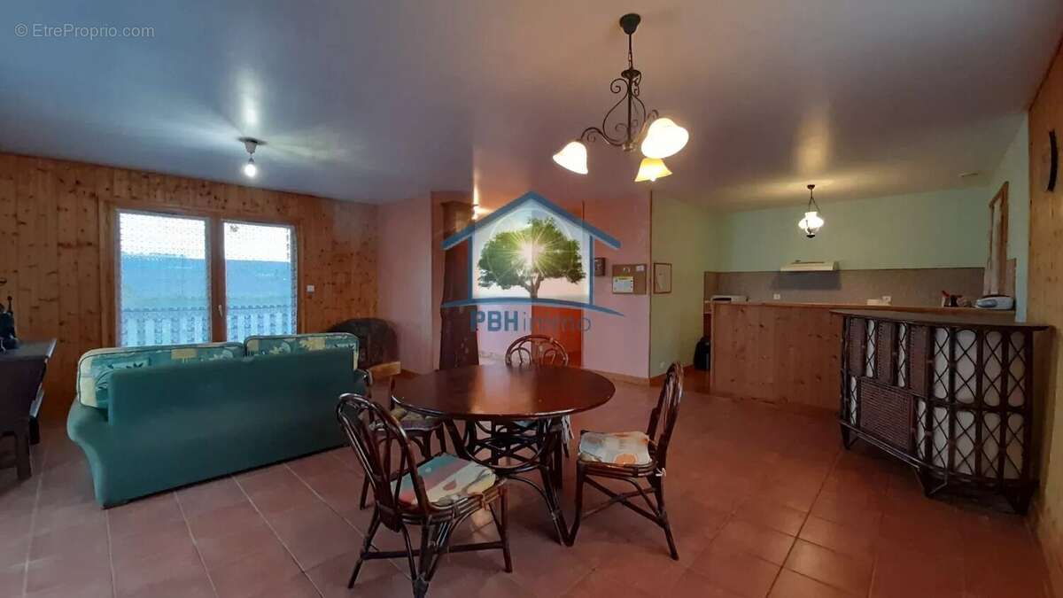 Maison à SAINT-SAUVES-D&#039;AUVERGNE