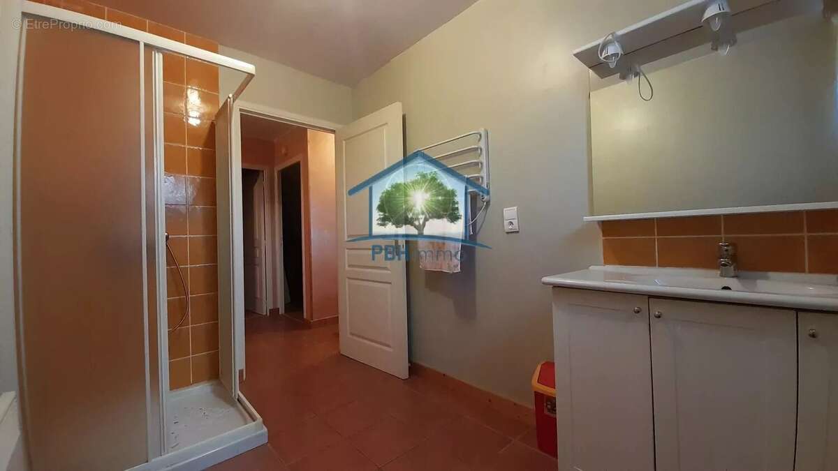 Maison à SAINT-SAUVES-D&#039;AUVERGNE