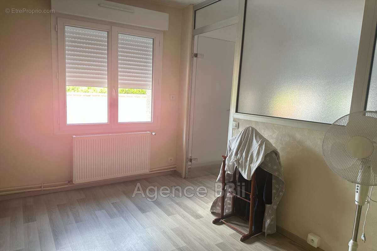 Maison à POUILLY-SOUS-CHARLIEU