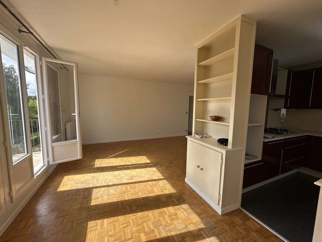 Appartement à LE MESNIL-SAINT-DENIS