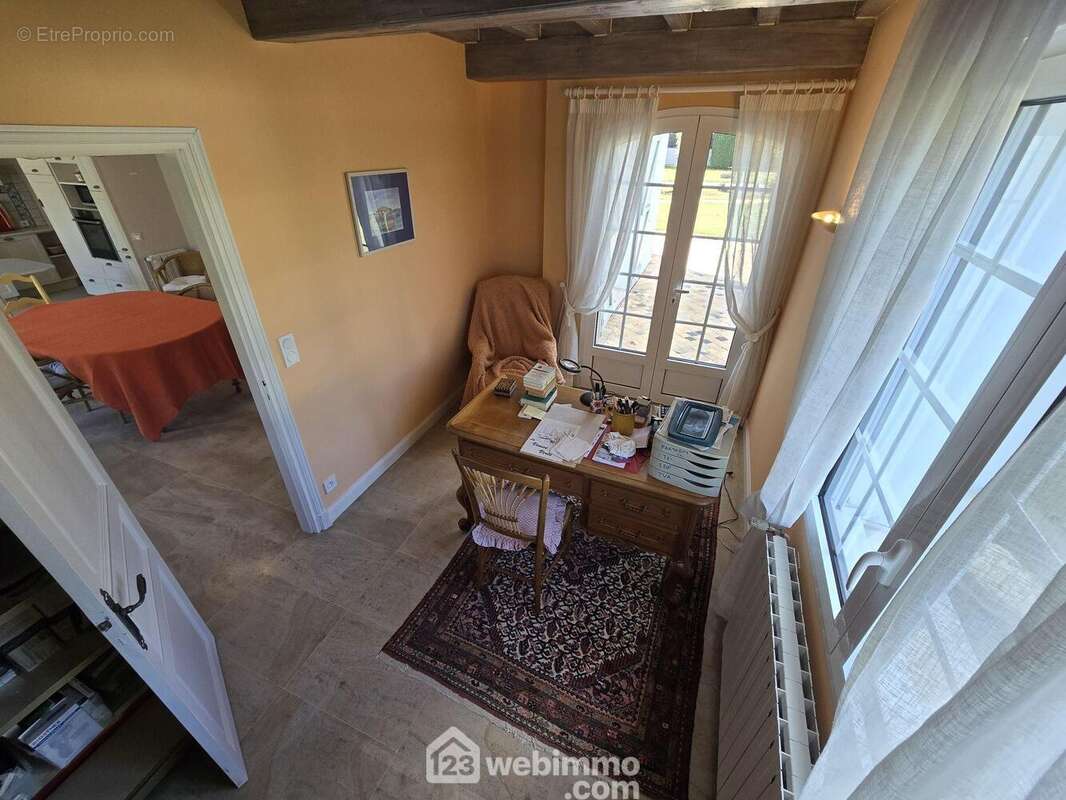 Le coin bureau avec un escalier... - Maison à CARBON-BLANC