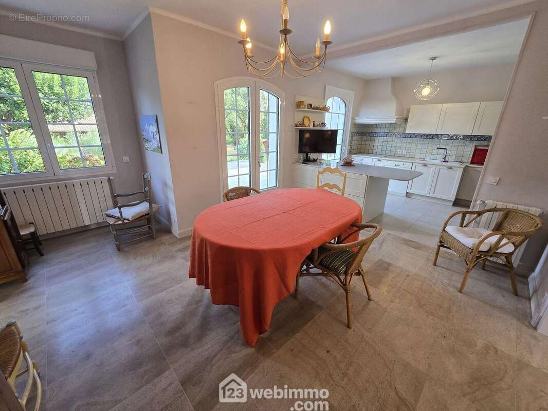 Ouvert sur la cuisine - Maison à CARBON-BLANC