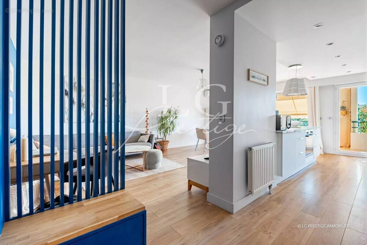 Appartement à MANDELIEU-LA-NAPOULE