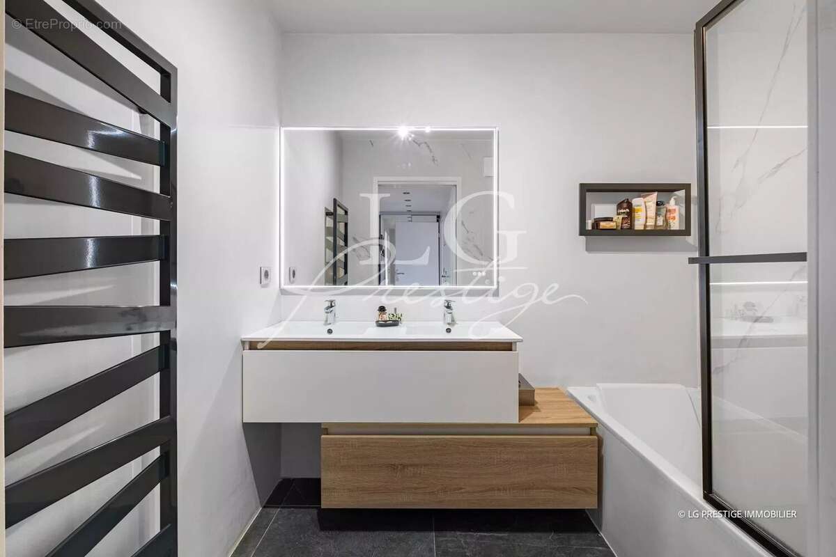 Appartement à MANDELIEU-LA-NAPOULE