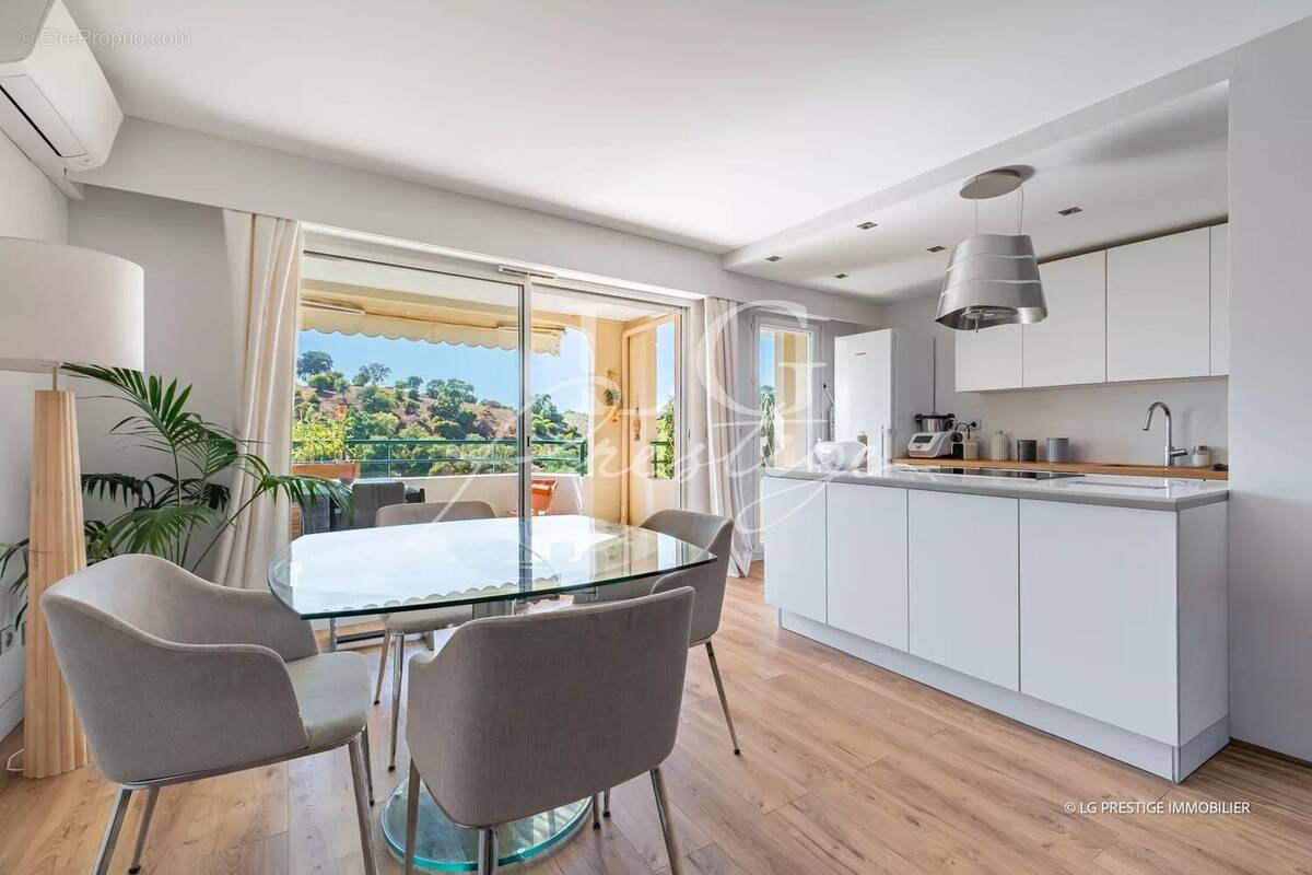 Appartement à MANDELIEU-LA-NAPOULE