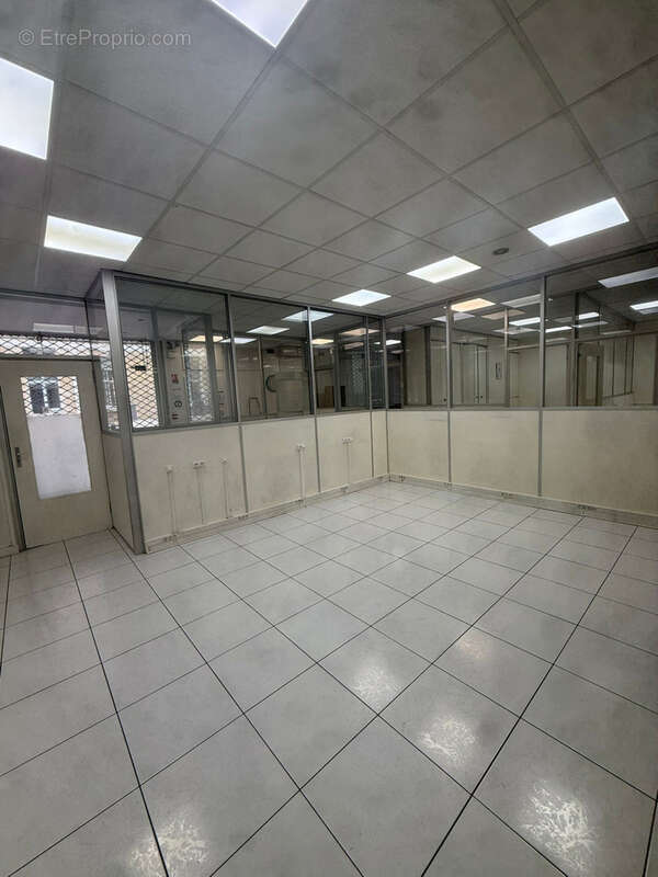 Commerce à PARIS-20E