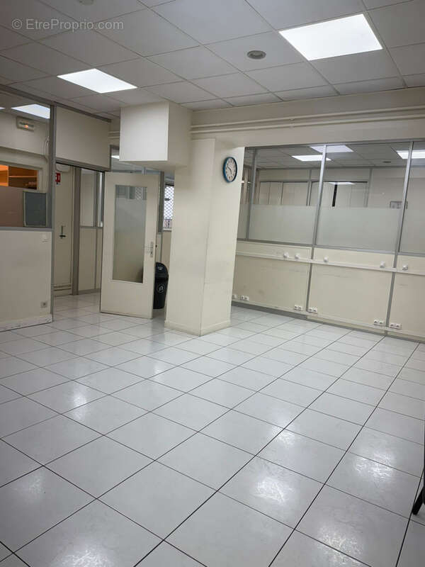 Commerce à PARIS-20E