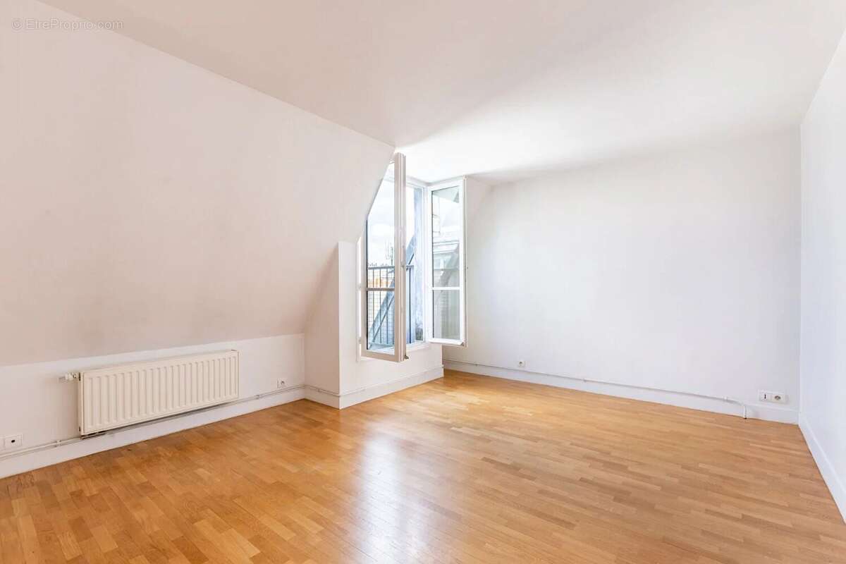 Appartement à PARIS-17E