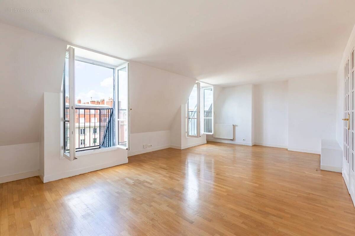 Appartement à PARIS-17E