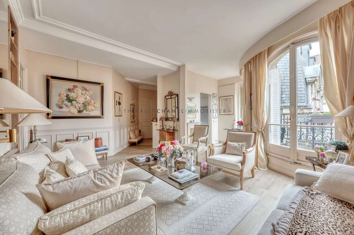 Appartement à PARIS-16E