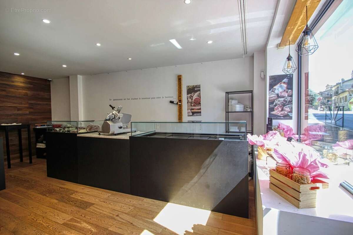 Commerce à LA TURBIE