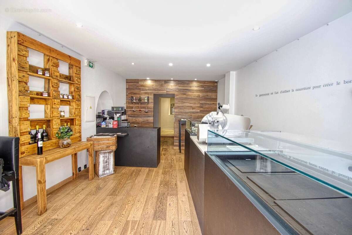 Commerce à LA TURBIE