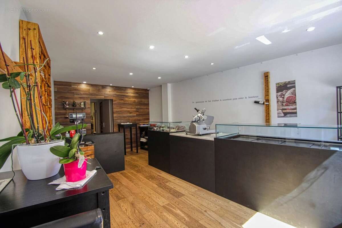 Commerce à LA TURBIE