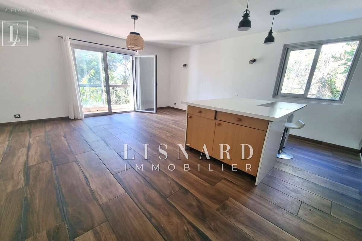 Appartement à VALLAURIS