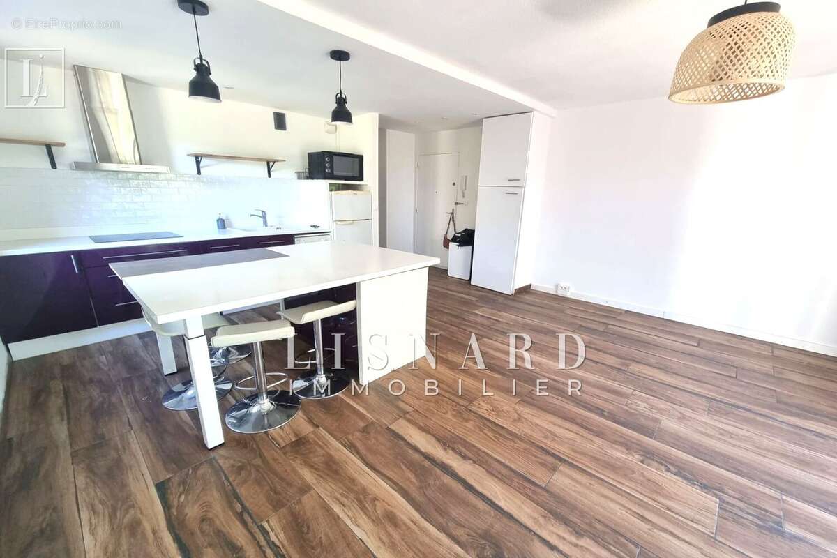 Appartement à VALLAURIS