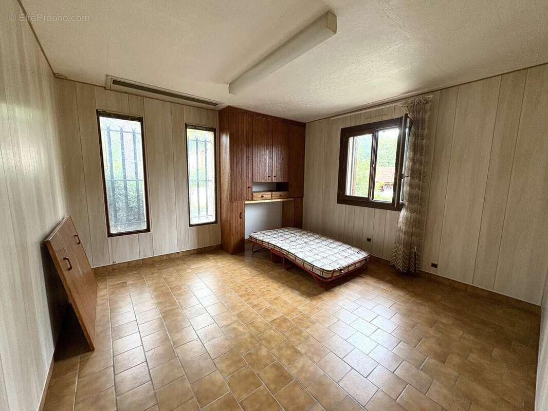 Maison à LA SALVETAT-SAINT-GILLES