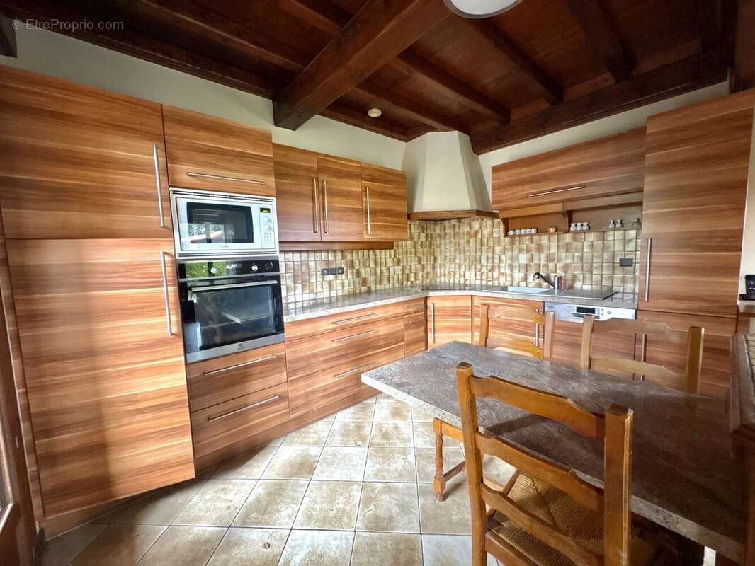 Maison à LA SALVETAT-SAINT-GILLES