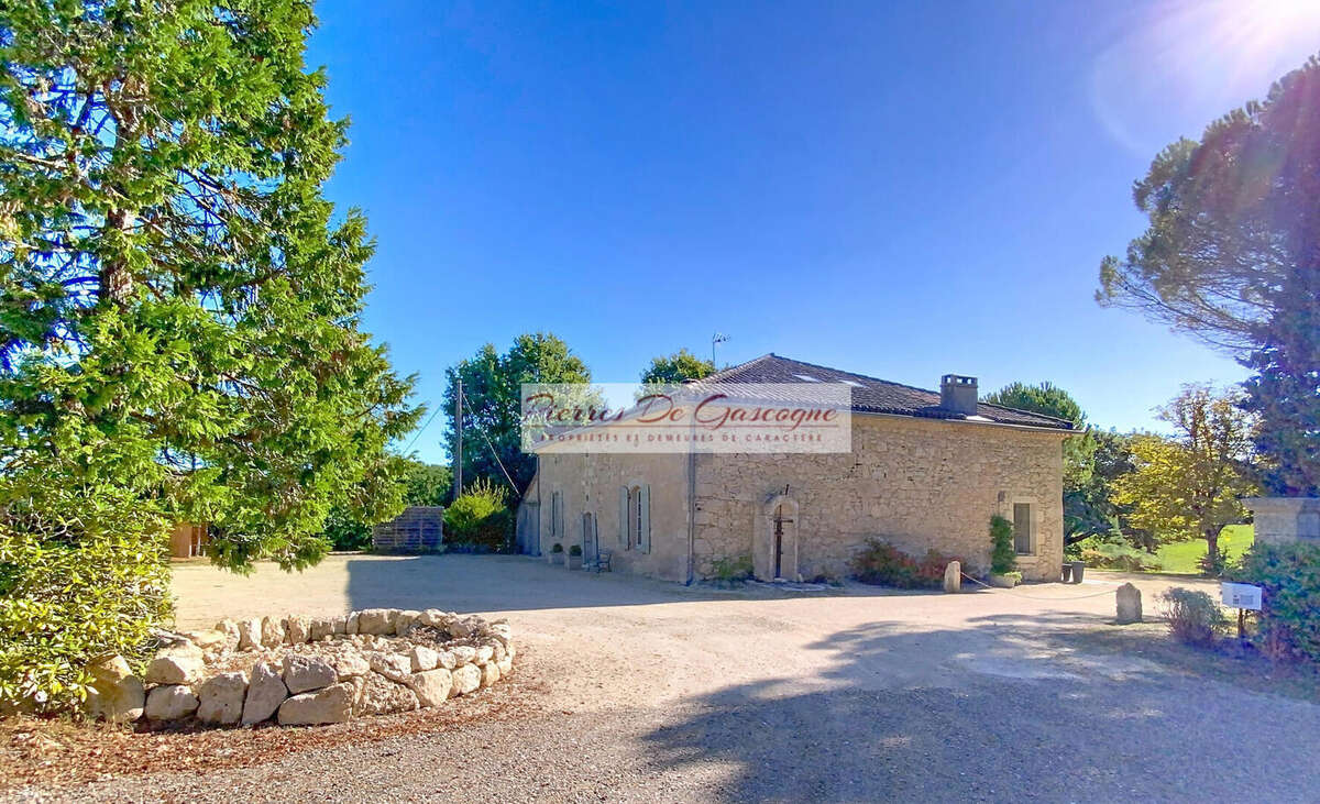 Entrée propriété - Maison à LECTOURE