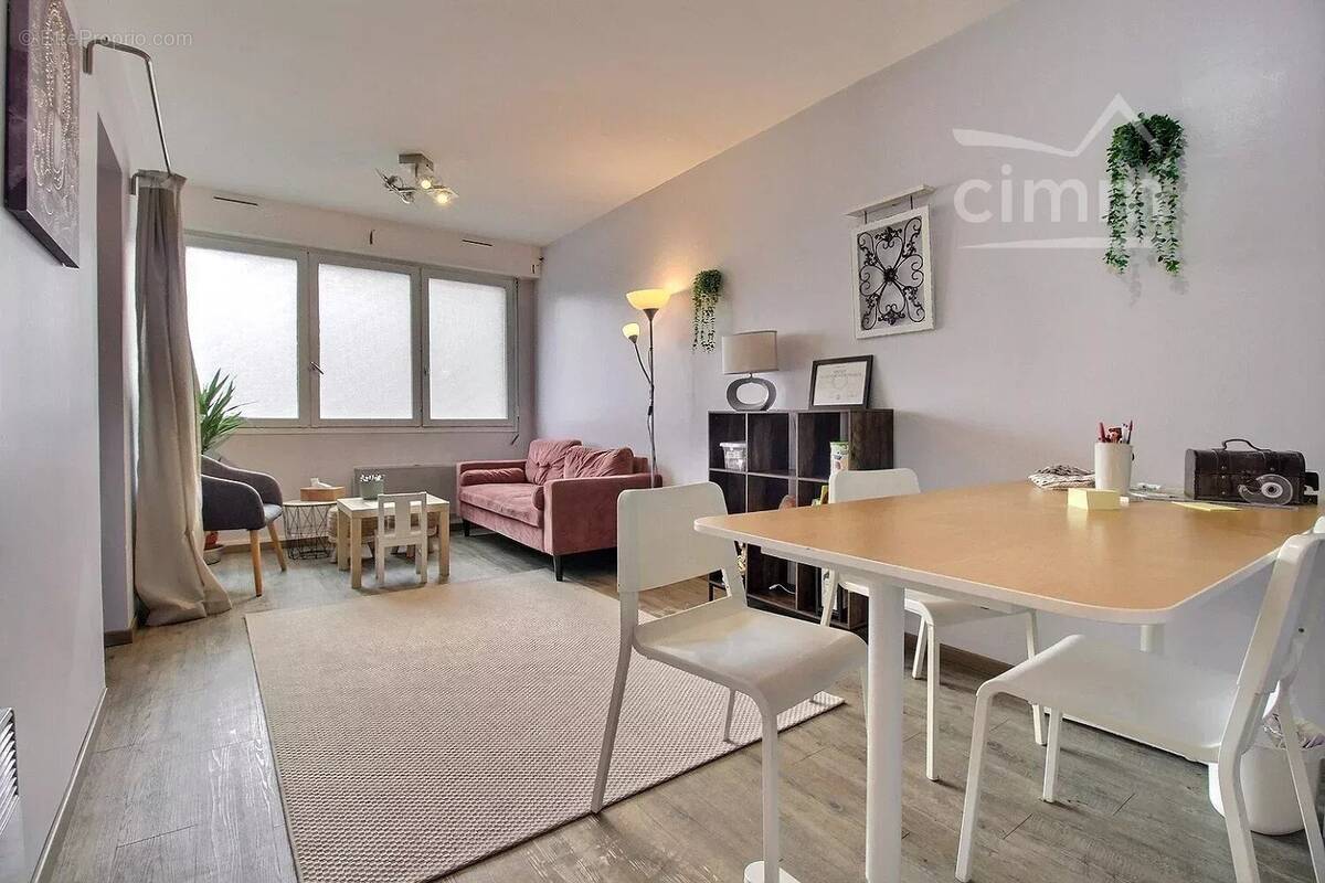 Appartement à BALLAN-MIRE