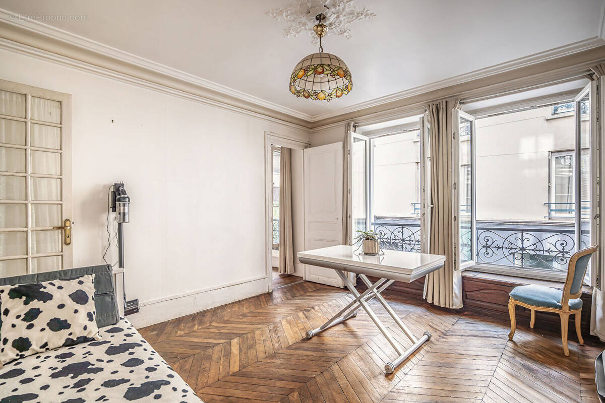 Appartement à PARIS-17E