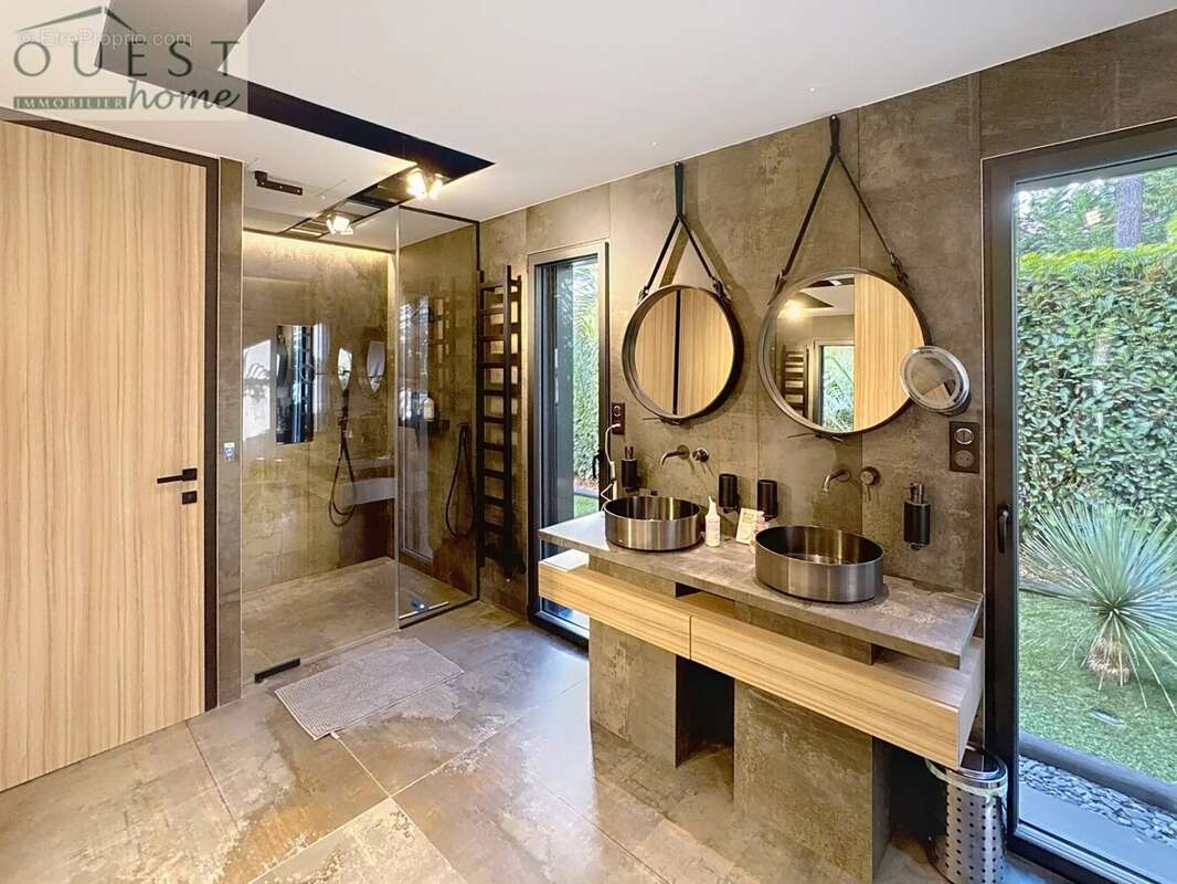 Maison à CHARBONNIERES-LES-BAINS