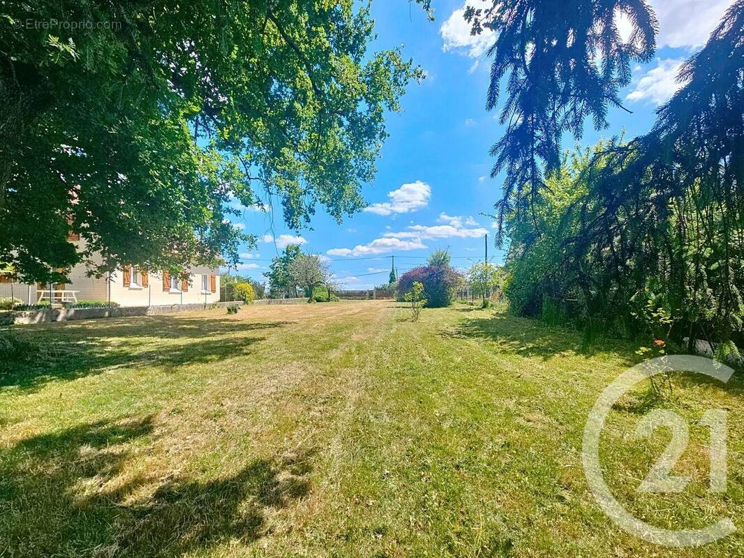 Terrain à EVRY-GREGY-SUR-YERRE