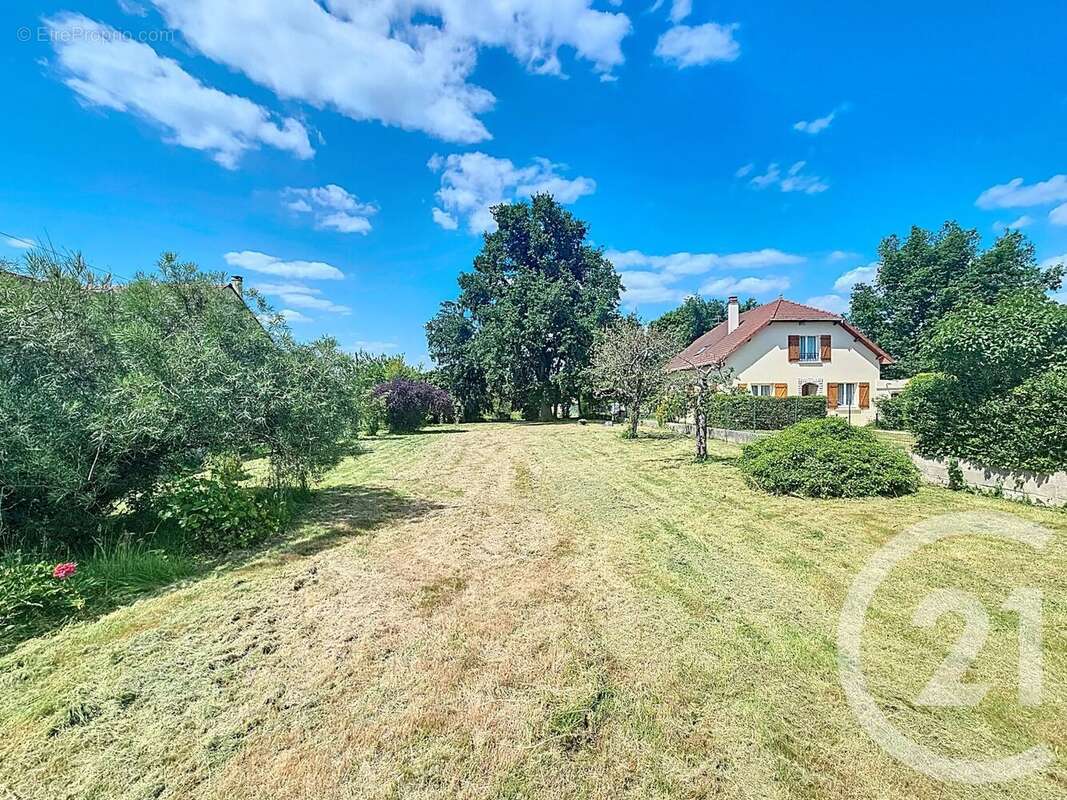 Terrain à EVRY-GREGY-SUR-YERRE