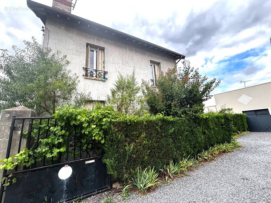 Appartement à SARTROUVILLE