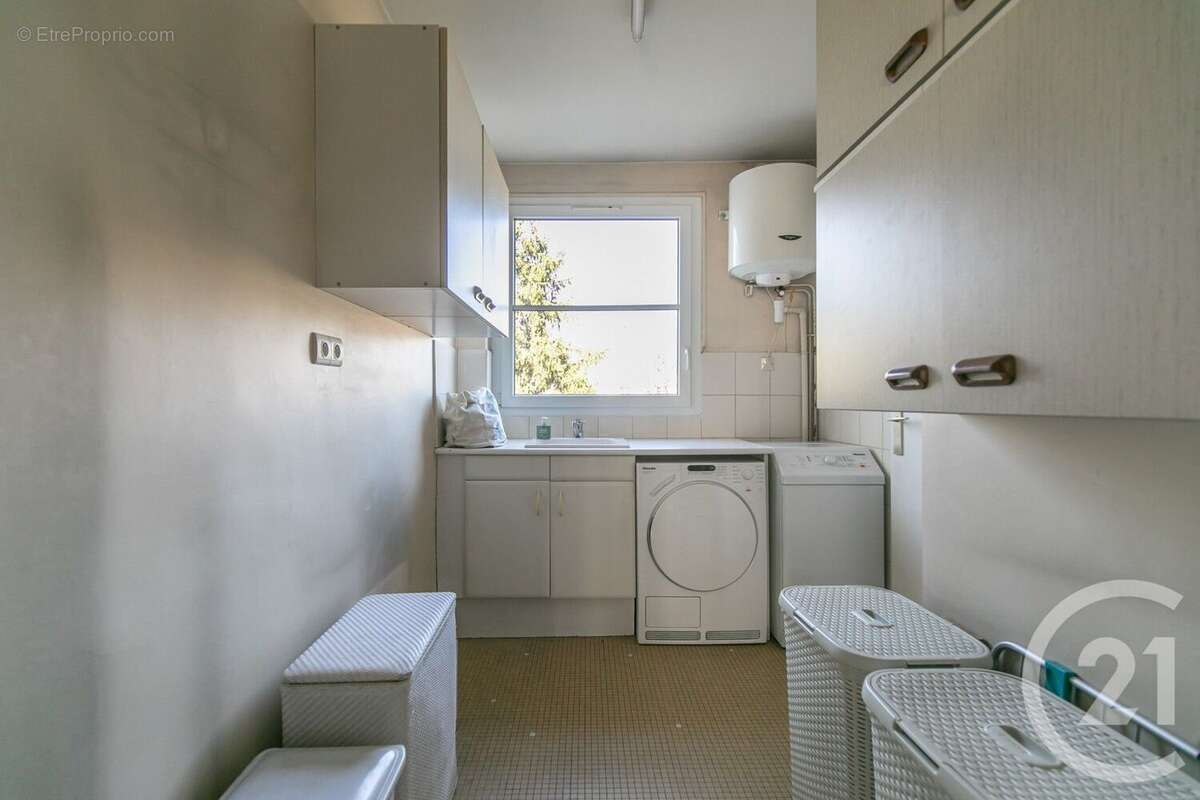 Appartement à SAINT-MAUR-DES-FOSSES