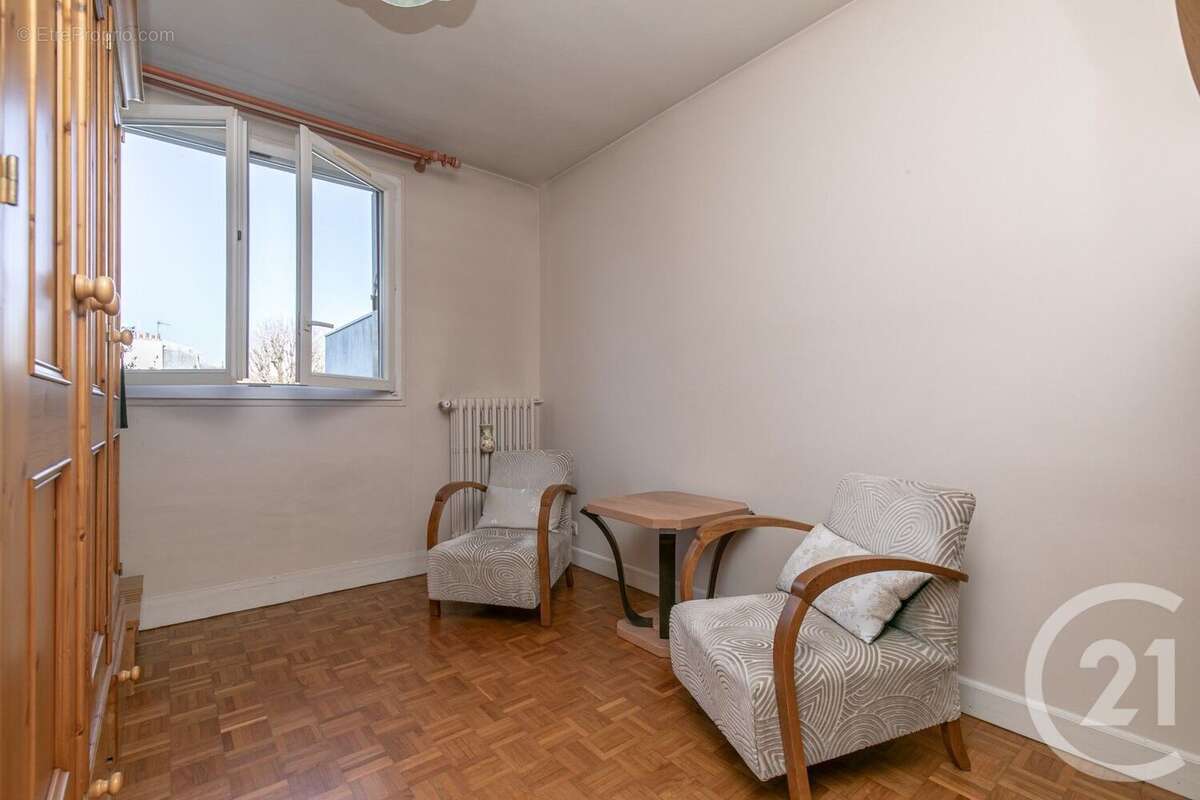 Appartement à SAINT-MAUR-DES-FOSSES