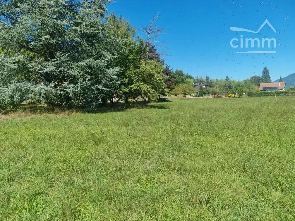 Terrain à LA TERRASSE