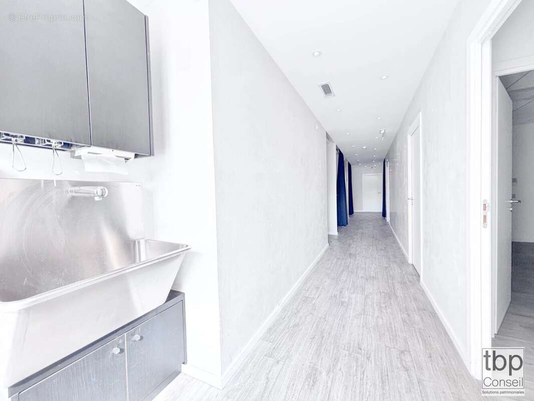 Commerce à MARSEILLE-8E