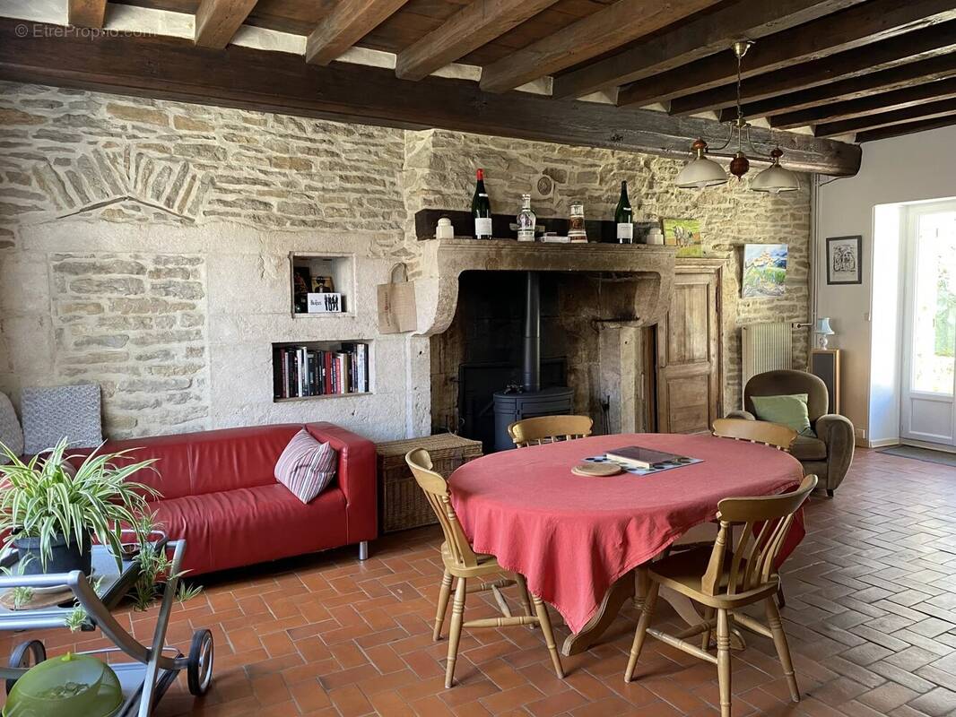 Maison à BOUX-SOUS-SALMAISE