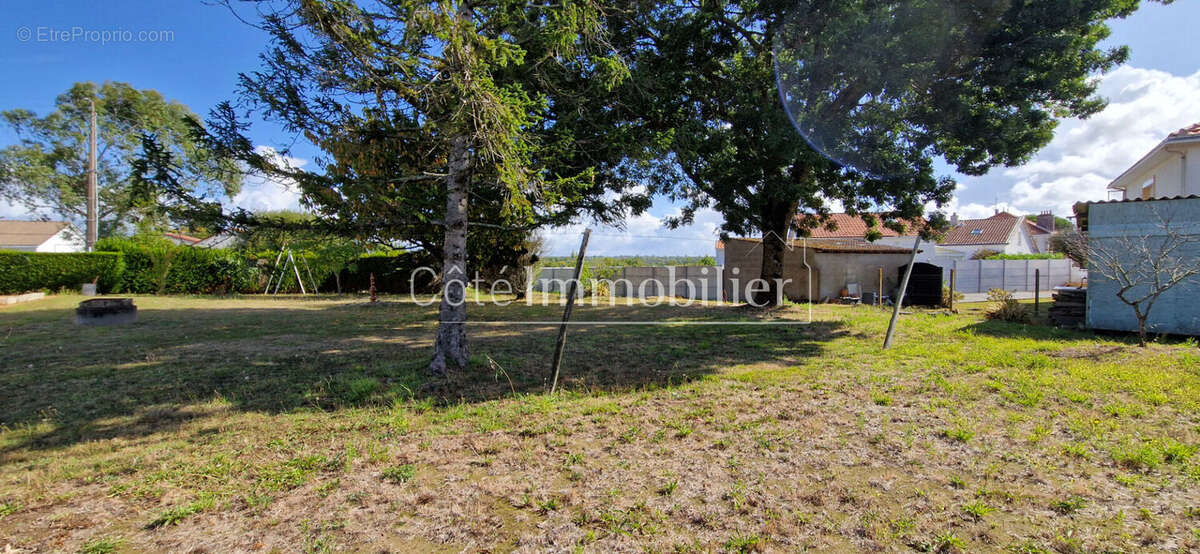 Terrain à SAINT-MICHEL-CHEF-CHEF