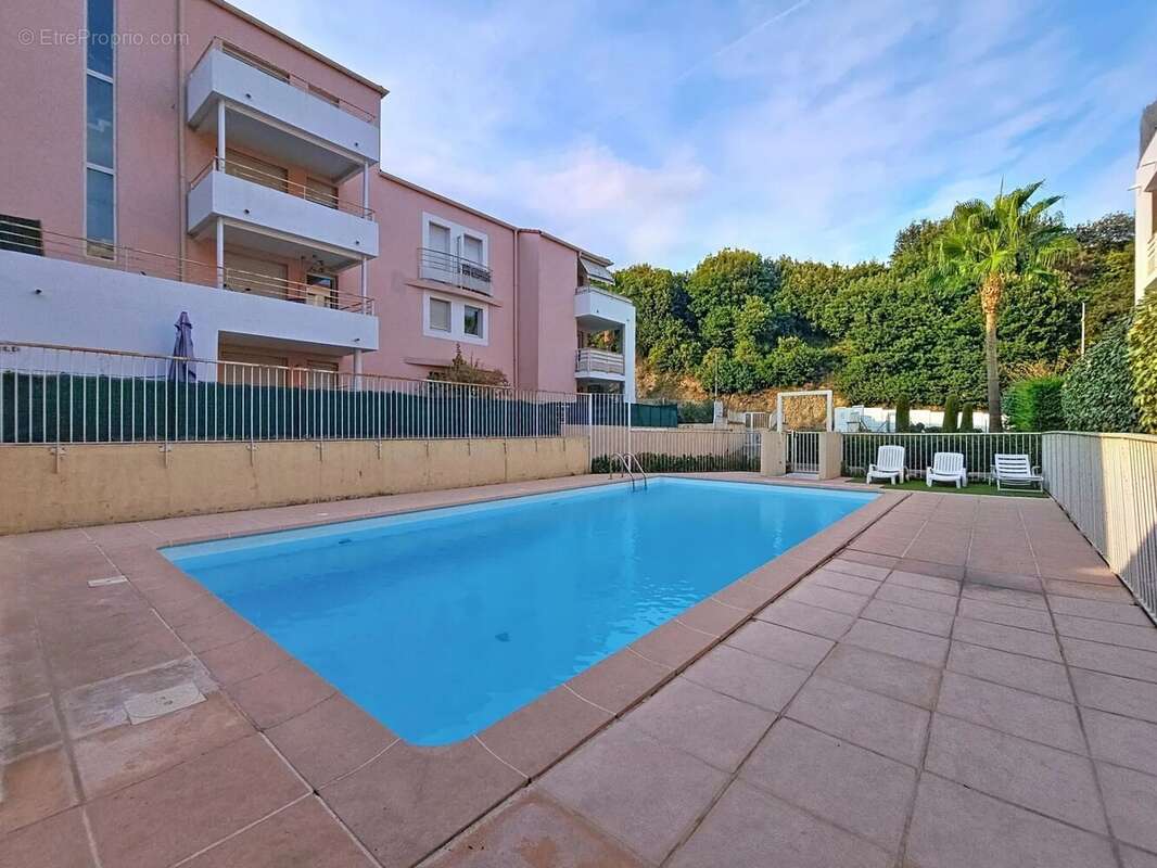 Appartement à SAINT-LAURENT-DU-VAR