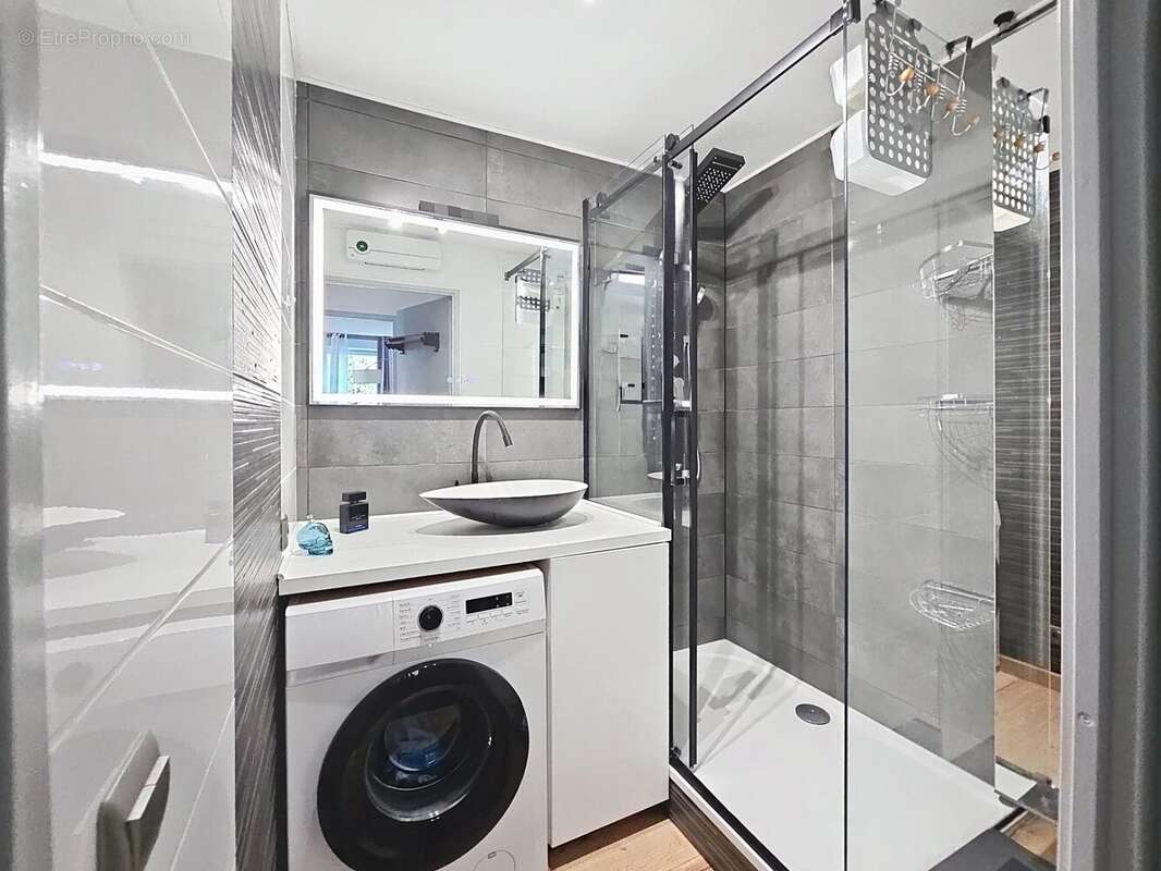 Appartement à SAINT-LAURENT-DU-VAR