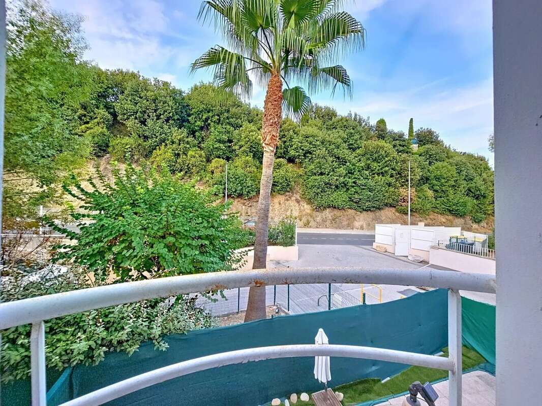 Appartement à SAINT-LAURENT-DU-VAR