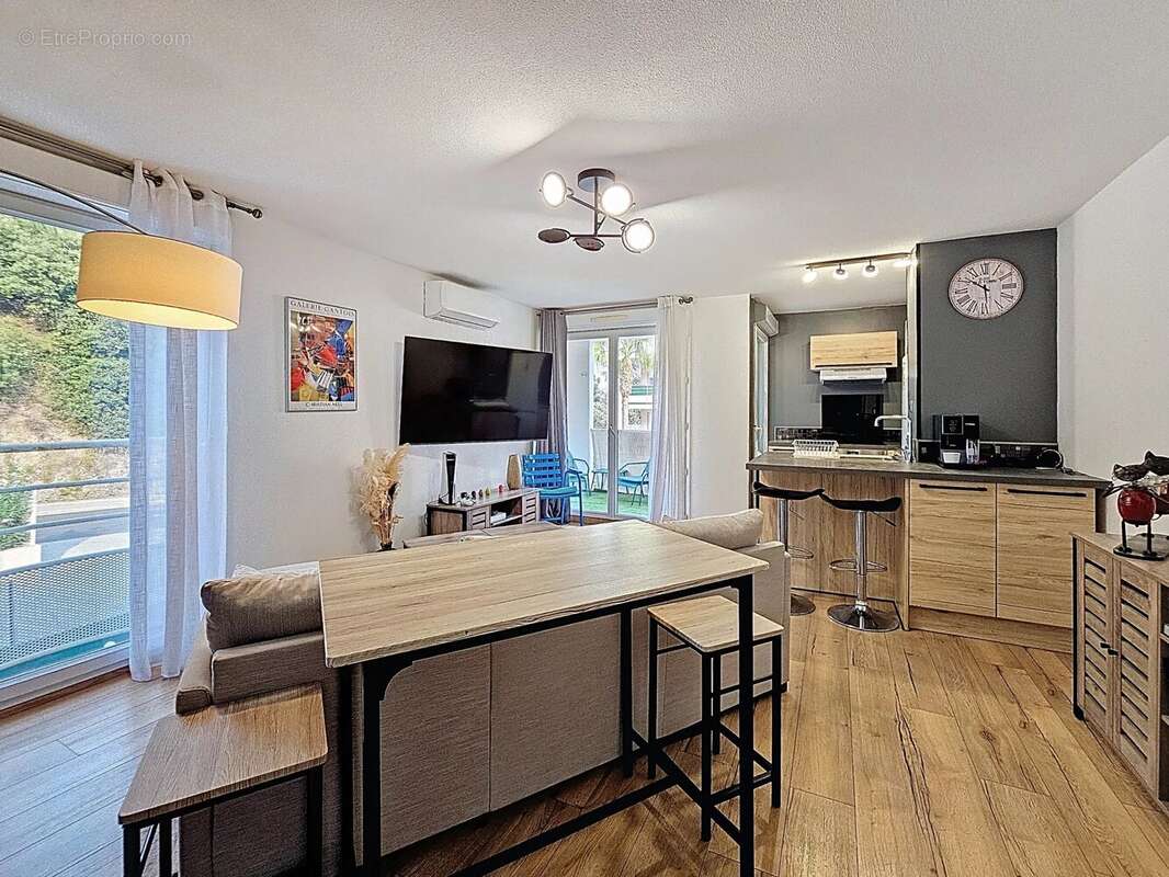 Appartement à SAINT-LAURENT-DU-VAR