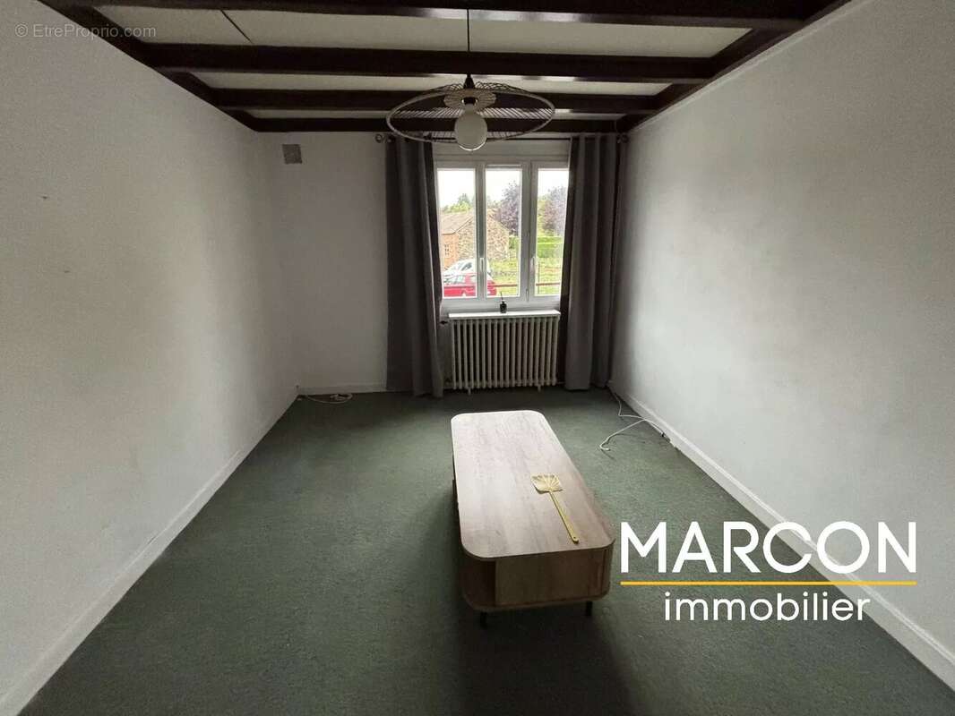 Appartement à SAINT-MEDARD-LA-ROCHETTE