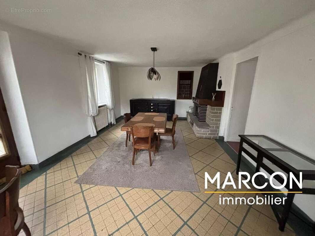 Appartement à SAINT-MEDARD-LA-ROCHETTE