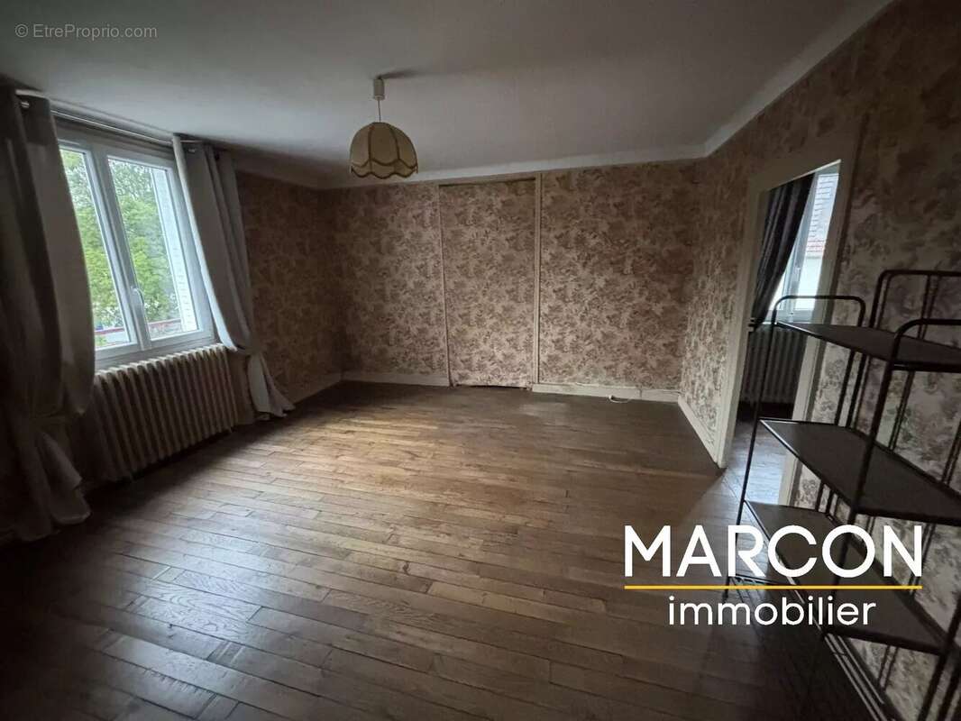 Appartement à SAINT-MEDARD-LA-ROCHETTE